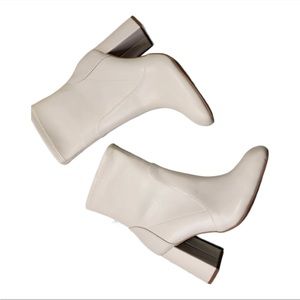 Universal Thread Ivory Boots